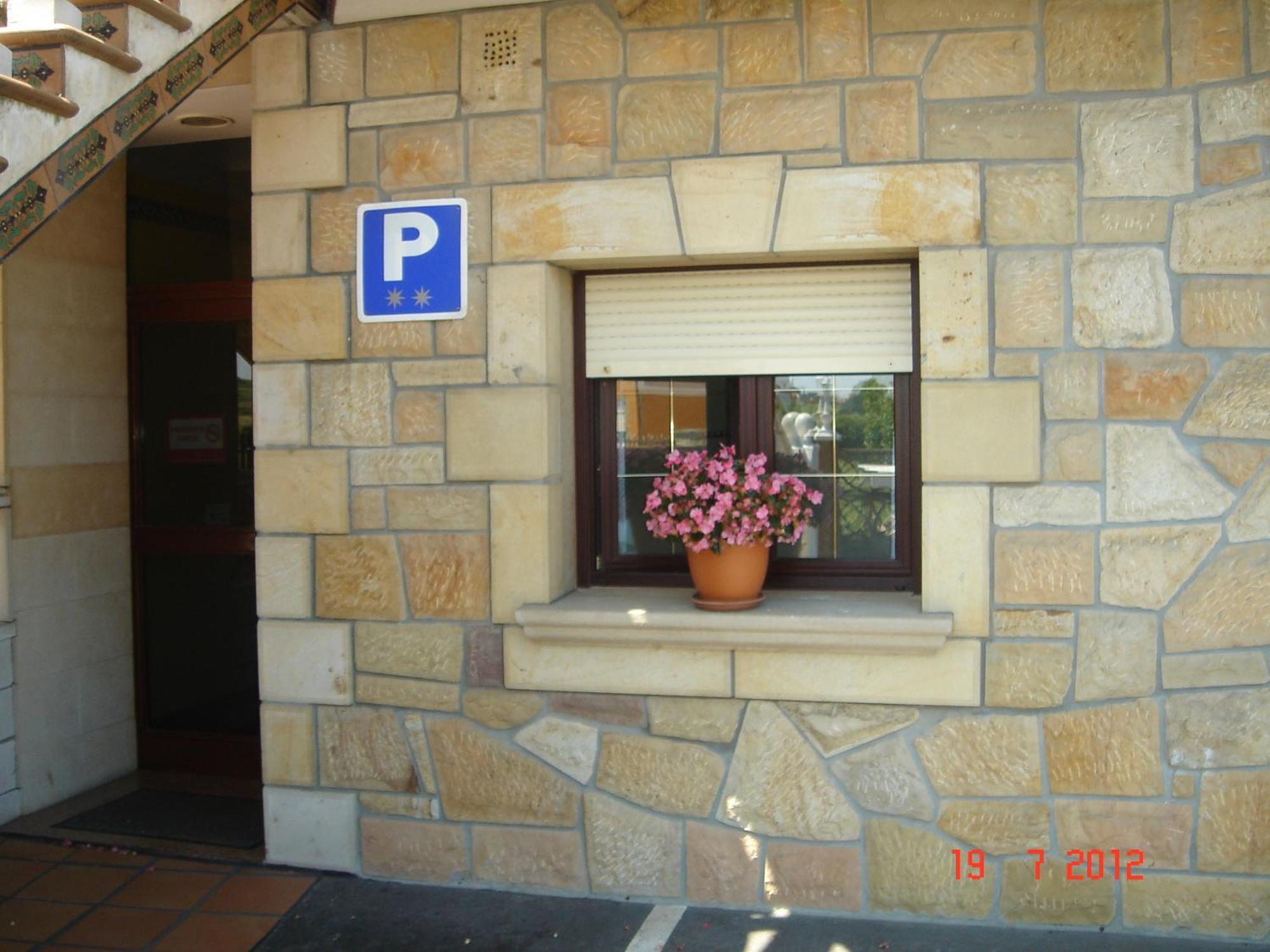 Residencial Santamaria Hotel Sancibrián Buitenkant foto